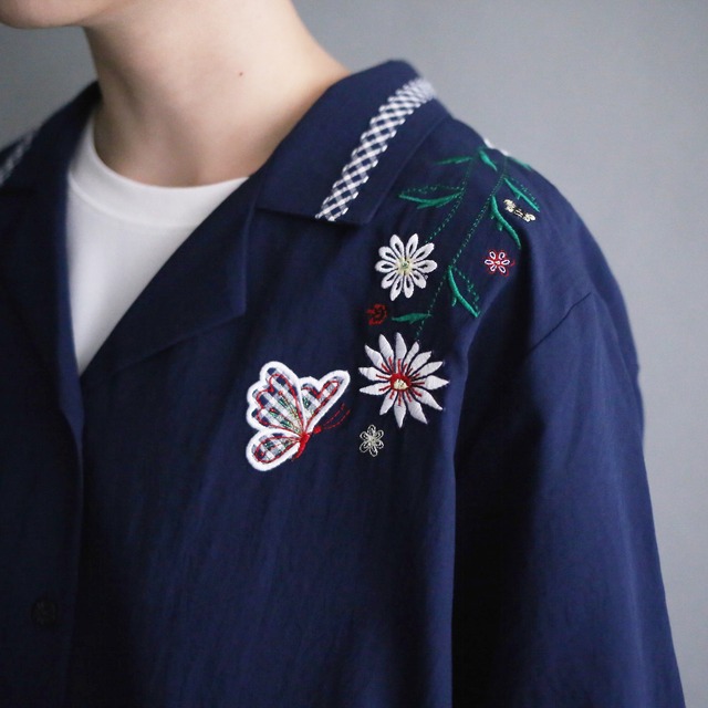 "刺繍" flower and butterfly and check taping design h/s shirt