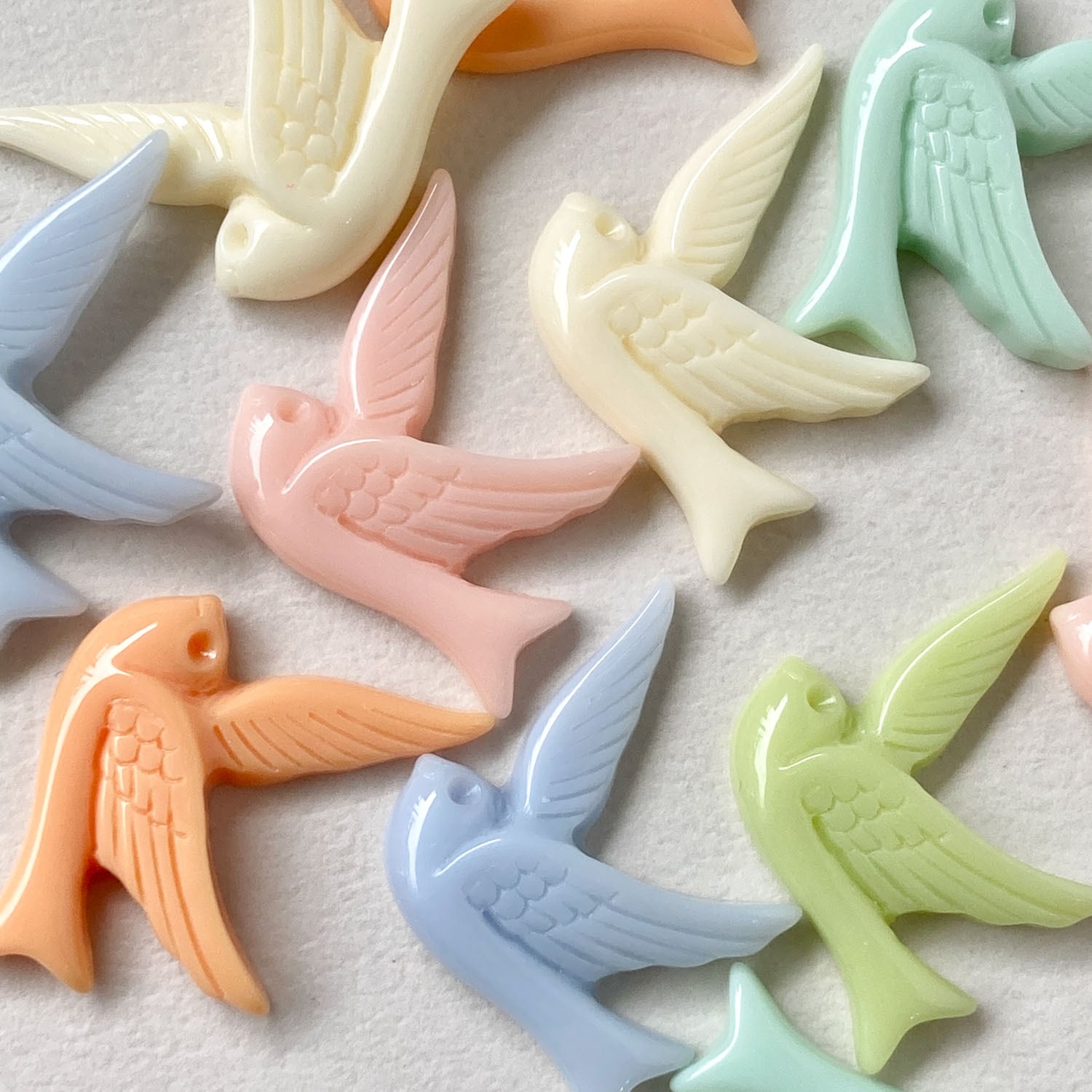 羽ばたく鳥カラフルパーツ | Dua-アクセサリーパーツショップ