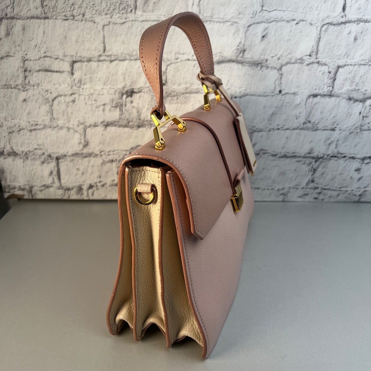 MIU MIUミュウミュウ レザー ハンドバッグ ピンク A-10142