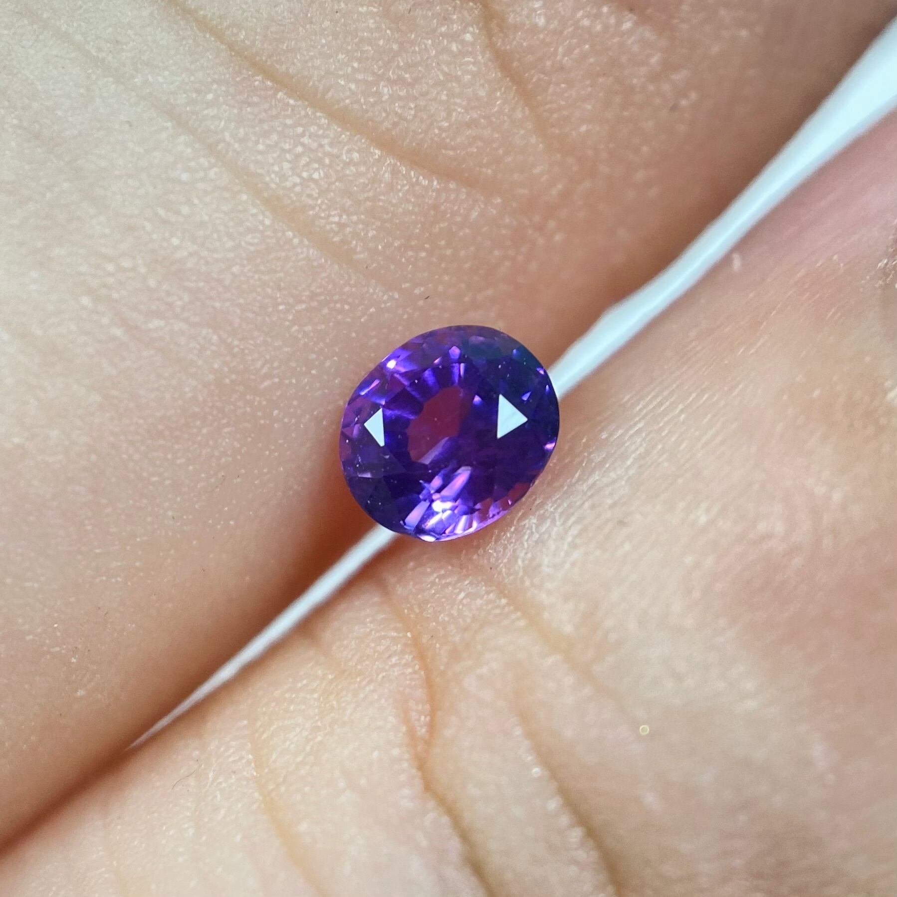 色んなパープルの見えるサファイア