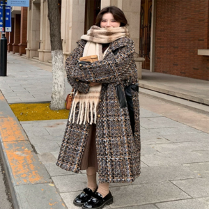 【送料無料】 トレンチコート チェスターコート アウター 羽織り ロング ミモレ丈 長袖 Vネック フレア Aライン ボタン ブラウン 大人カラー モノトーン 厚手生地 かわいい 大人可愛い 綺麗 シンプル カジュアル 大人 上品 おしゃれ お洒落 大人女子 こなれ感 エレガント コンサバ 定番アイテム 体型カバー フェミニン ガーリー チェック柄 格子柄 冬 女性 レディース ママ 10代 20代 30代 40代 通勤 デート お出かけ 女子会 お呼ばれ お茶会 授業参観 休日 アウトドア ファッション