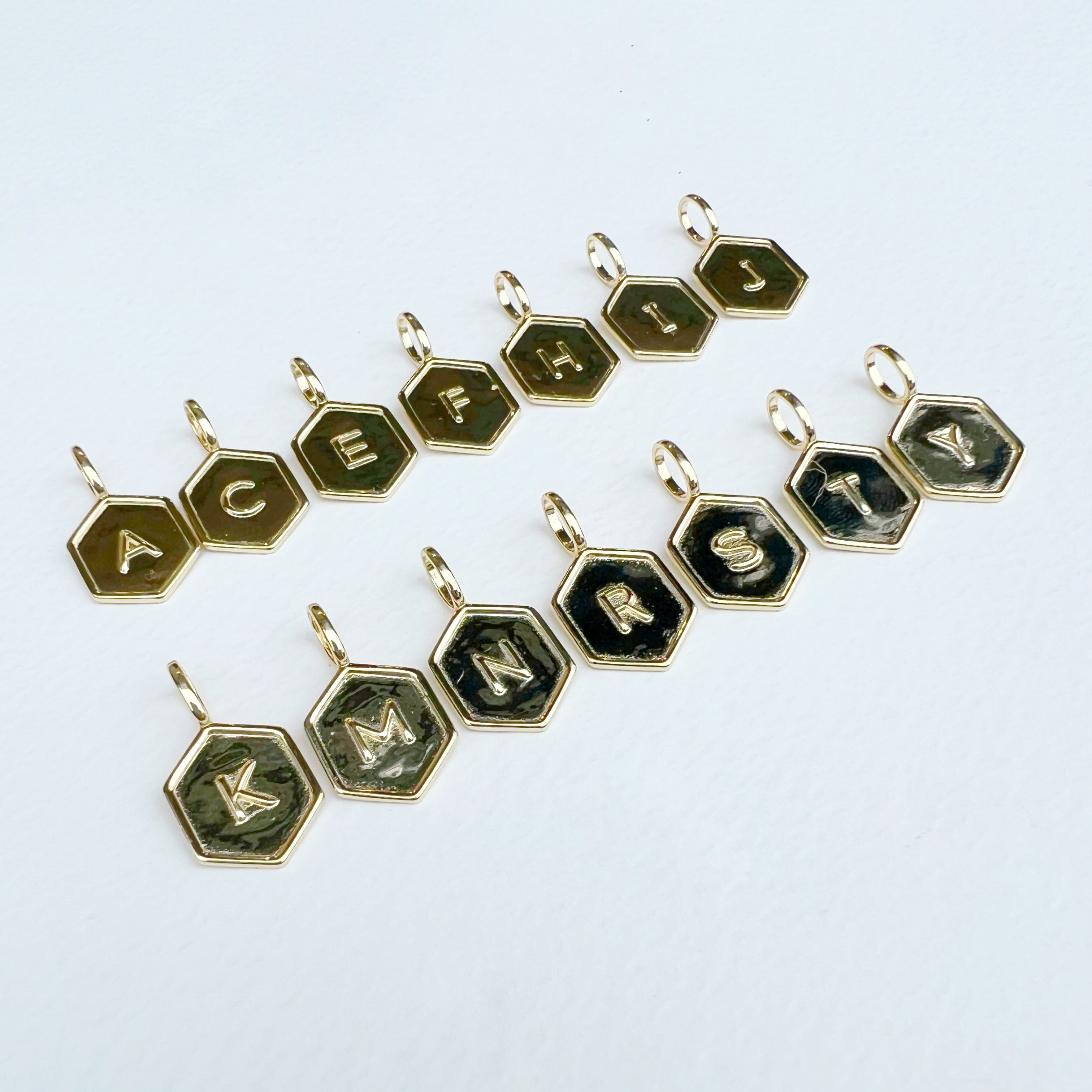 Gold coating クロス + ハニコム イニシャル ペンダント TOP 2つ