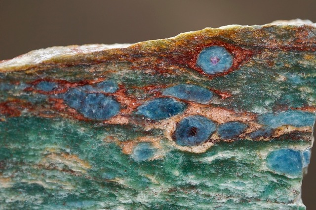 ルビーインフックサイト/カイヤナイト Ruby in Fuchsite with Kyanite 1131