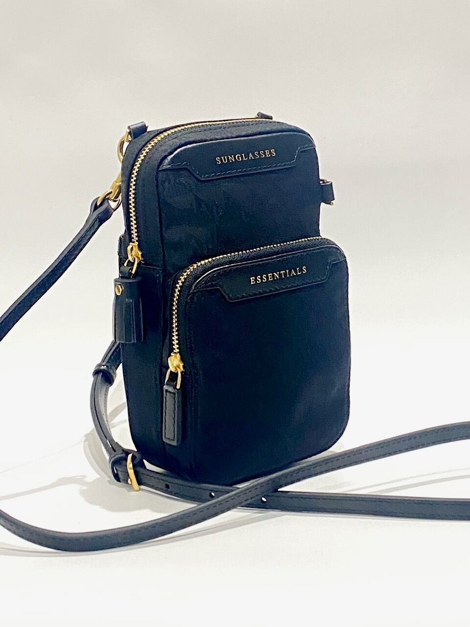 ANYA HINDMARCH アニヤハインドマーチ ショルダーバッグ AH-5050925