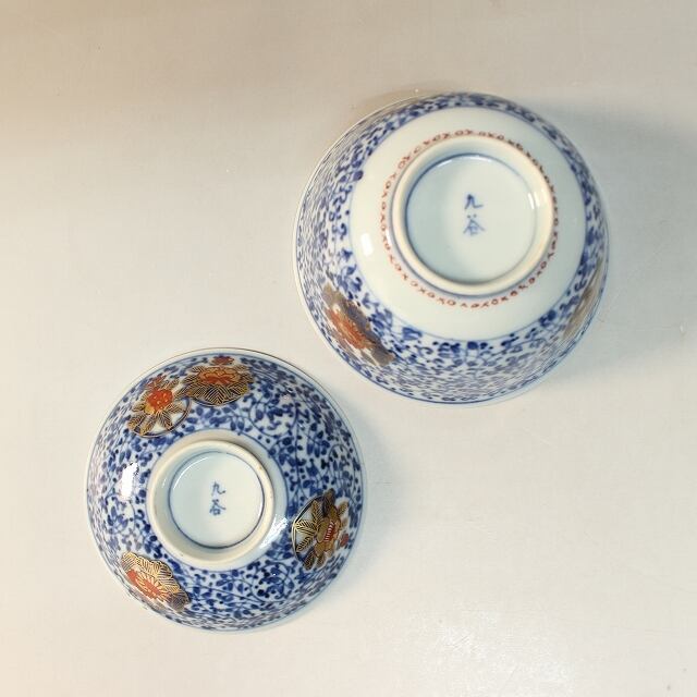 時代 九谷焼( KUTANI ware/ Isikawa, 1910年頃) 花唐草染付 赤絵金彩菊