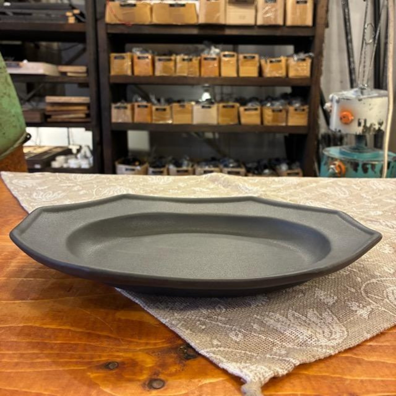MASHIKO Octagonal plate Matte black bronze　益子焼　オクトゴナル皿　ブロンズ黒マット　オーバル皿　長角皿　メインディッシュ　サラダ　