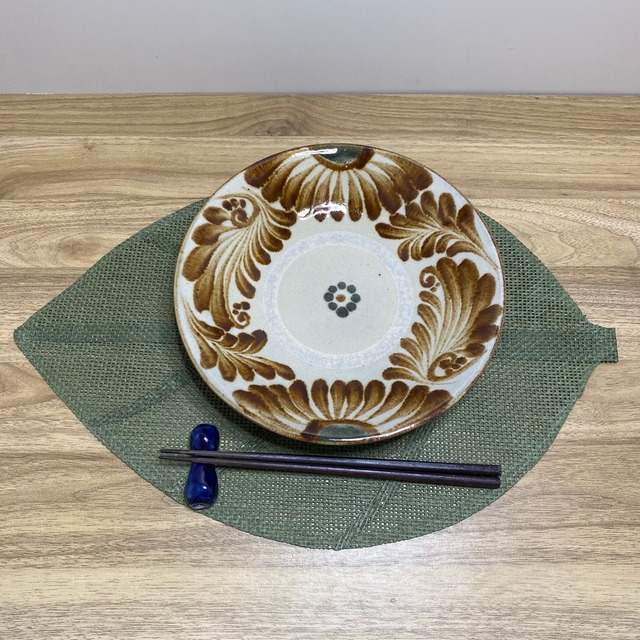 7寸皿重ね焼き　唐草／アメ色