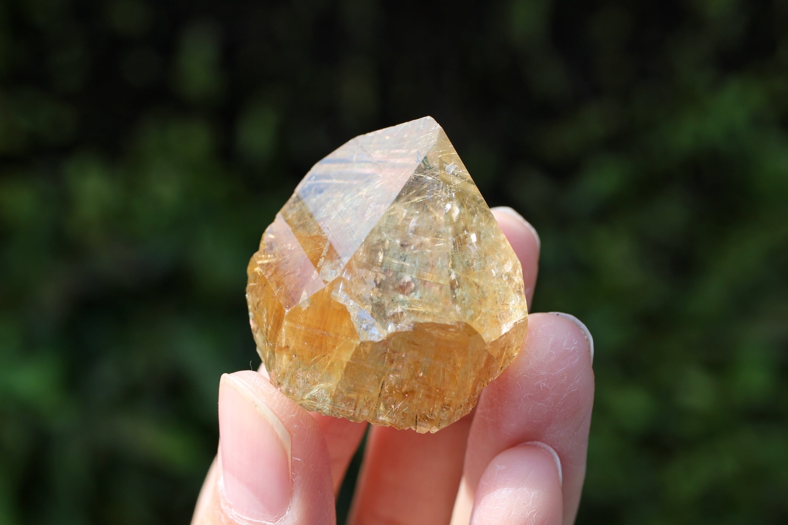 澄み渡る光の結晶 マニハール産 ヒマラヤクリスタル カテドラル付 