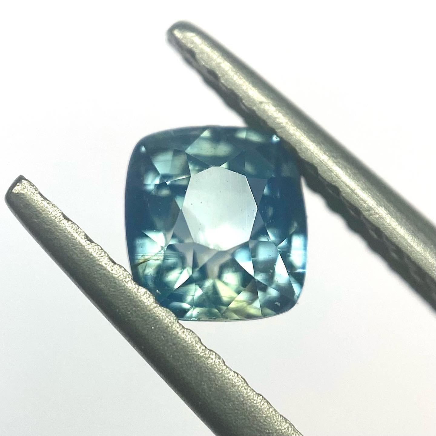 遠くに見る夏の風景 サファイア