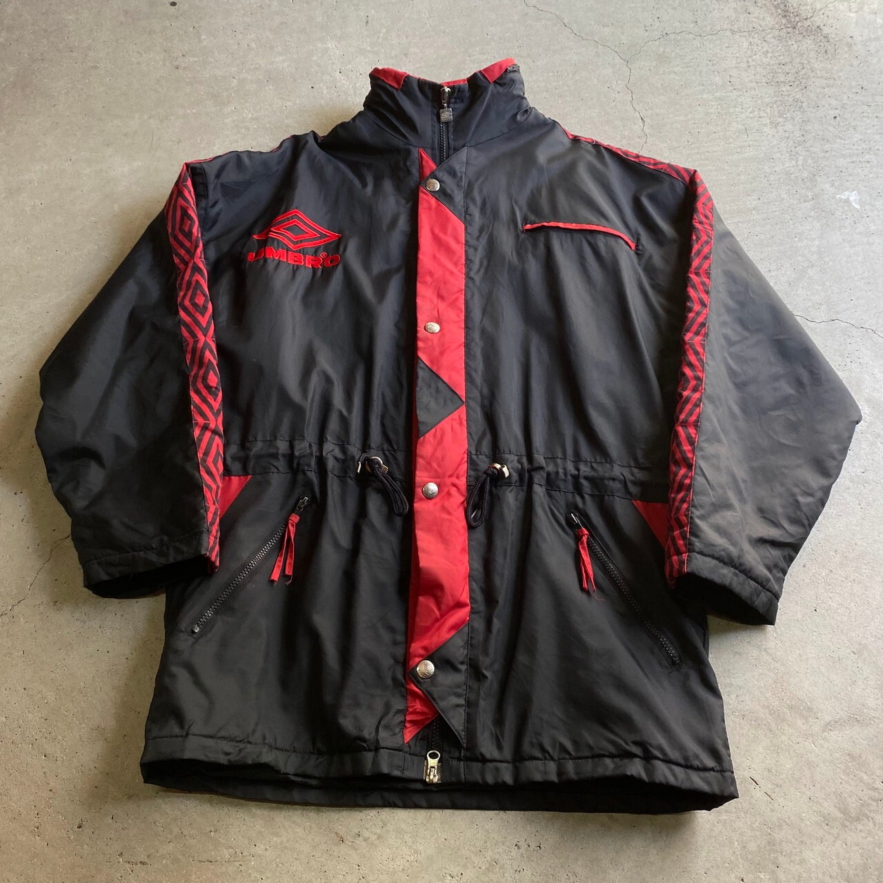 90年代 UMBRO アンブロ 袖ロゴライン 刺繍 バックプリント 中綿入り  