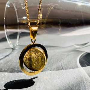 ベネディクトローテイトコインネックレス ゴールド