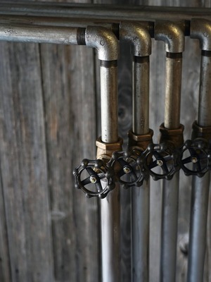 オーダー什器：GASPIPE HANGER