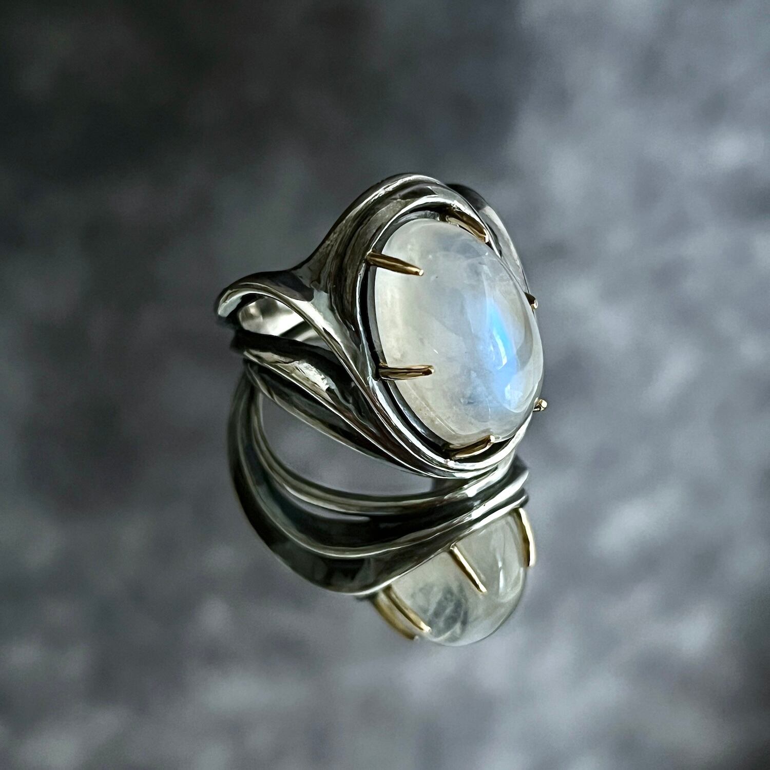 Moon Stone Ring / ブルームーンストーンのシルバーリング(6本爪)