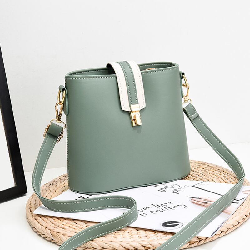 5色 バッグ レディース ショルダーバッグ 斜めがけバッグ ミニバッグ メッセンジャーバッグ クロスボディバッグ 2way 斜めがけ 肩掛け 軽量 スクエア型 大人可愛い きれいめ シンプル カジュアル 大人 上品 おしゃれ 大人女子 送料無料 小さめ ブラック グリーン ホワイト ブルー ブラウン 無地 カラバリ 5カラー オールシーズン 10代 20代 30代 40代 OL 通勤 学生 通学 デート お出かけ 女子会 デイリー 普段使い スタイル 高見え モテ トレンド 流行 インスタ映え フラップ