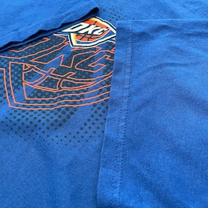 【NBA】オクラホマシティサンダー バスケットボール OKC ロゴ プリント Tシャツ XL US古着 アメリカ古着