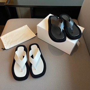 【送料無料】 サンダル ビーチサンダル シューズ 靴 厚底 レディース 美脚 脚長 スタイルアップ 歩きやすい 痛くない 疲れにくい カジュアル シンプル お洒落 大人可愛い おしゃれ 大人女子 モノトーン ブラック 黒 ホワイト 白 無地 20代 30代 40代 夏 お出かけ デート 海 プール ビーチ リゾート