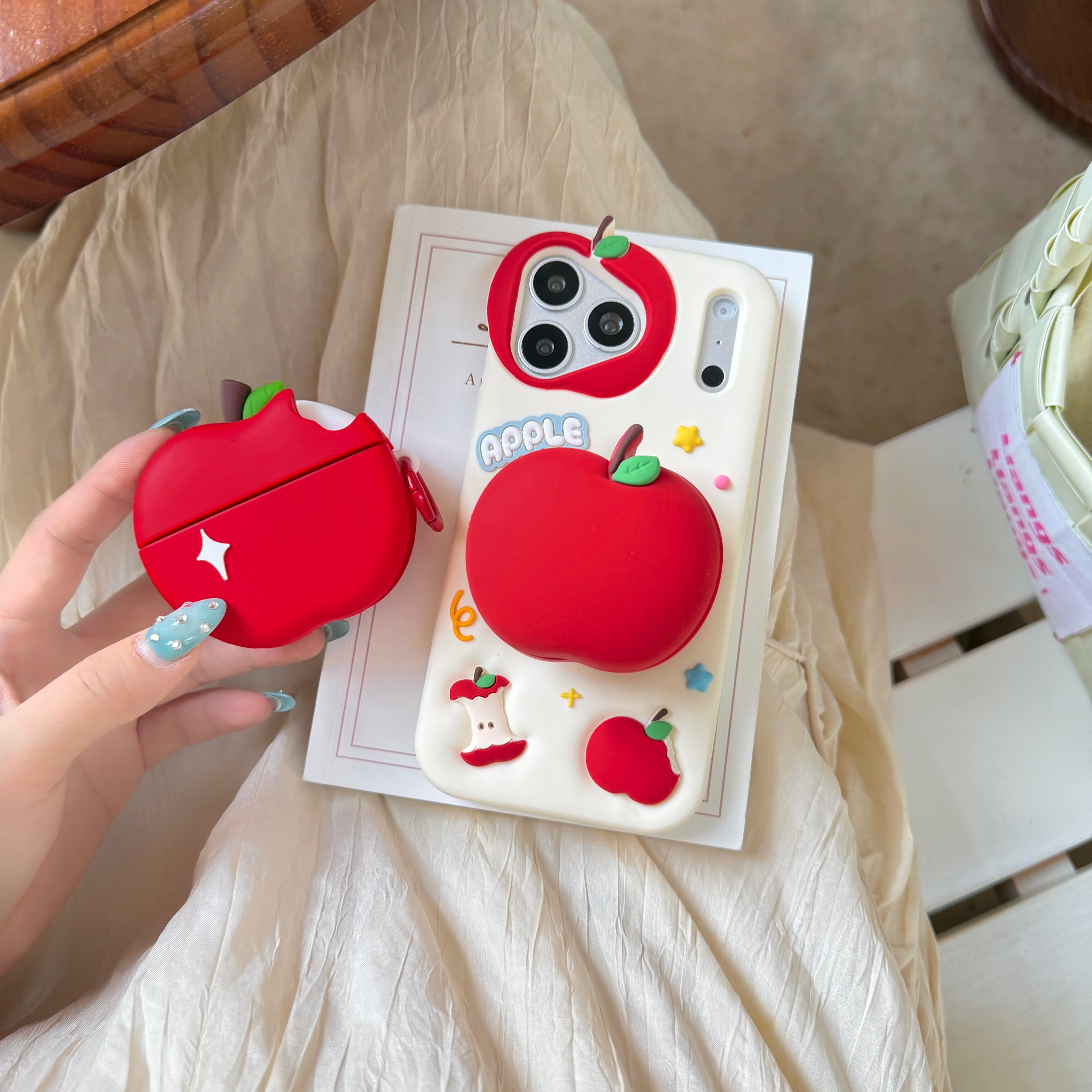最新 AirPods Pro3 / AirPods4対応 赤りんご AirPodsケース カラビナ