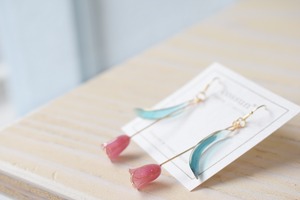 【イヤリング変更可能】cossun*/チューリップピアス
