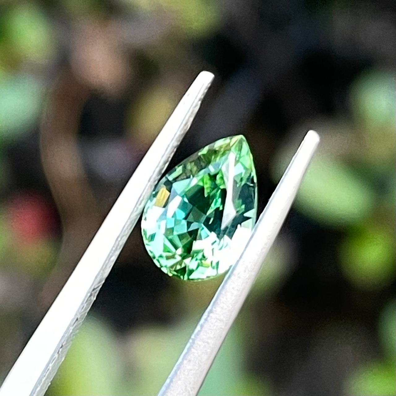 ミントトルマリン ペアシェイプ 8.0x5.6x4.6mm, 1.23ct ナミビア産