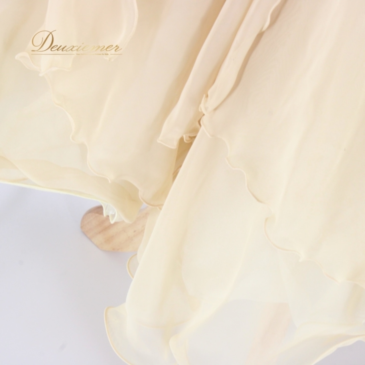 社交ダンス 衣装 スタンダード ドレス ワンピース パーティドレス レディース レース 花柄 ベージュ系 フェミニン 派手 デモ ビジュー 軽やか シルエット 二重スカート おしゃれ 大人 可愛い サイズM ポリエステル 洗練 デザイン ふんわり 肌なじみ 上品 クリエイティブ ステージ パフォーマンス 競技 文化 お祝い ドレッシー