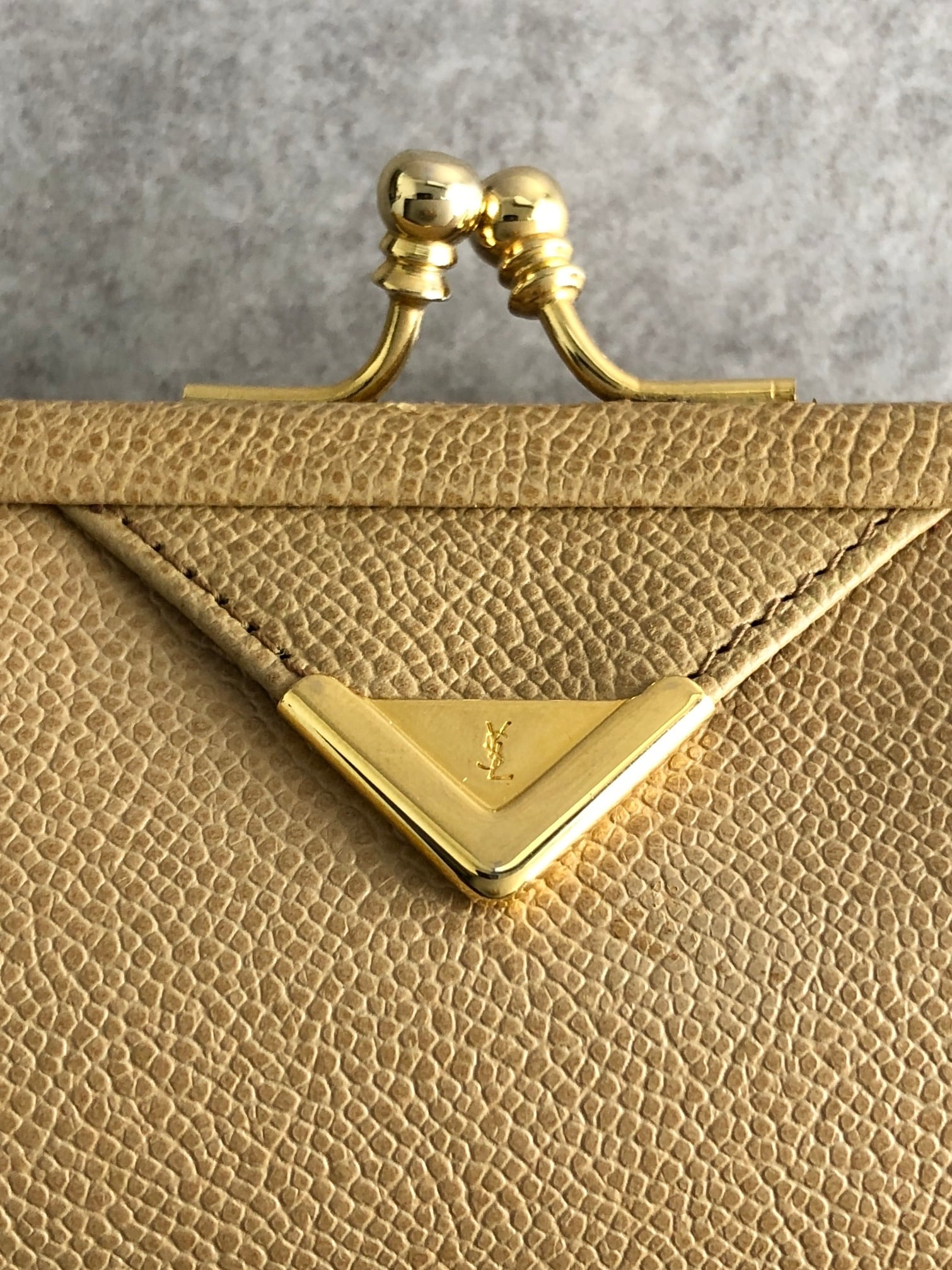Yves Saint Laurent イヴ・サンローラン 財布 ベージュ YSL レザー