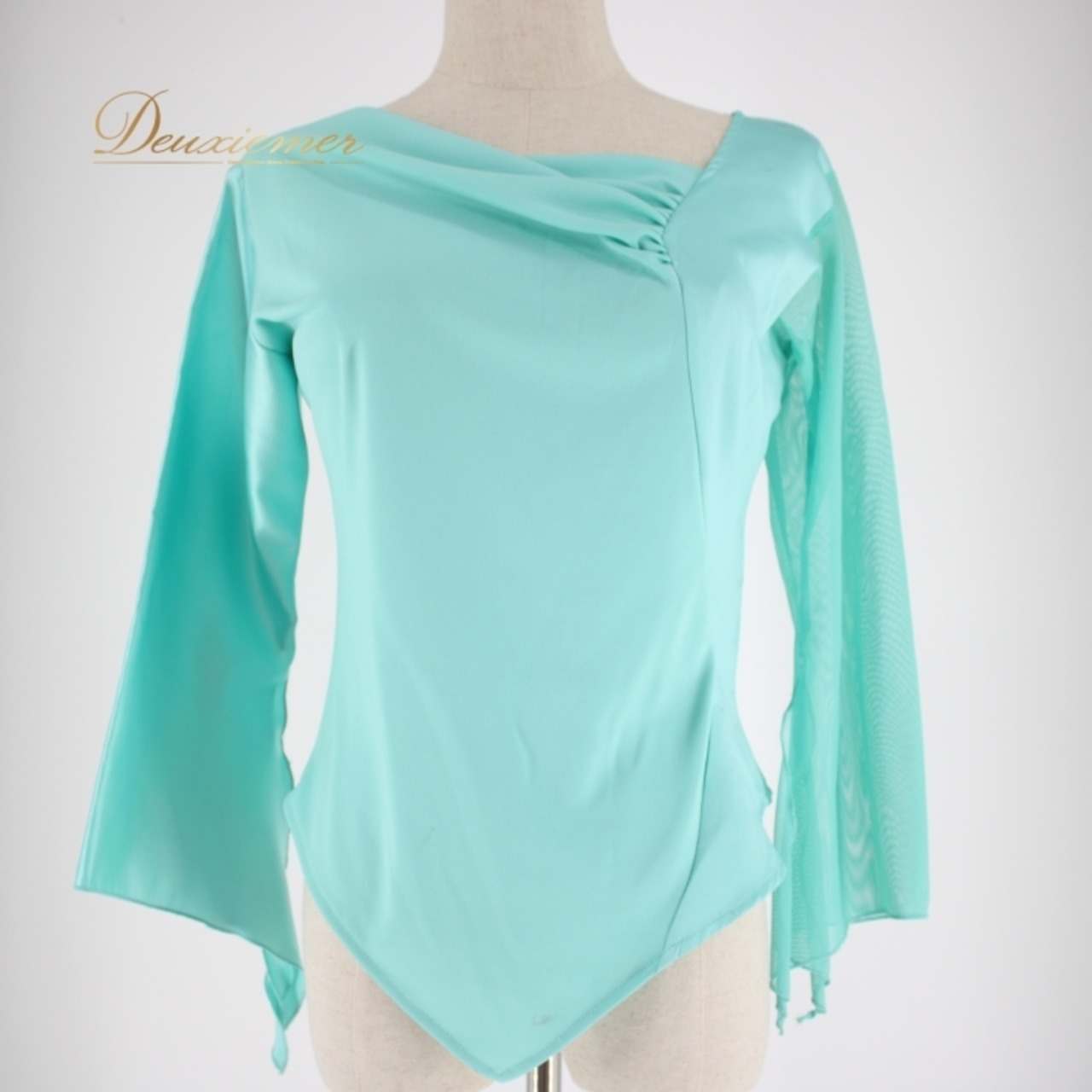 社交ダンス 衣装 スタンダード トップス レッスンウェア オールシーズン prima boutique プリマブティック 水色 ブルー系 無地 長袖 シンプル フェミニン アシンメトリー カジュアル テレコ 光沢 軽量 通気性 有り おしゃれ スポーティー 大人 レディース 体型カバー ワークショップ お得サイズ フィット感 プロフェッショナル質感