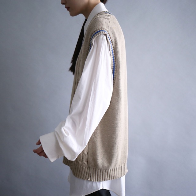 rib line design cable knit vest