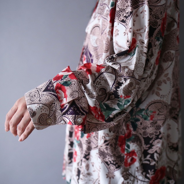 "CHICO'S" beautiful flower art pattern over silhouette shirt