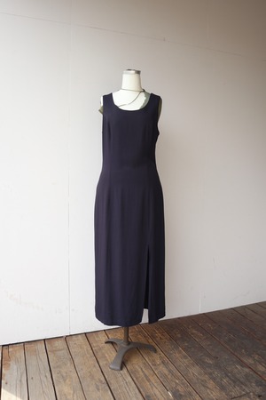 sleeveless slit one-piece