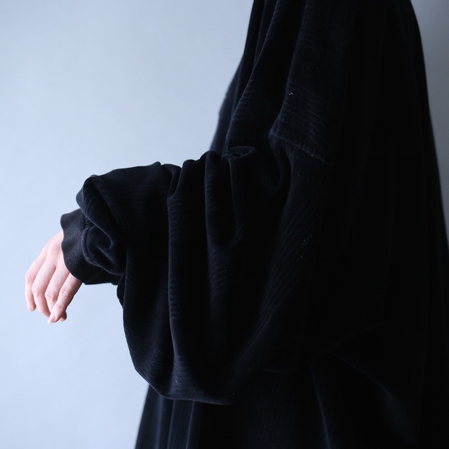 XXXXXX super wide over silhouette black velours pullover