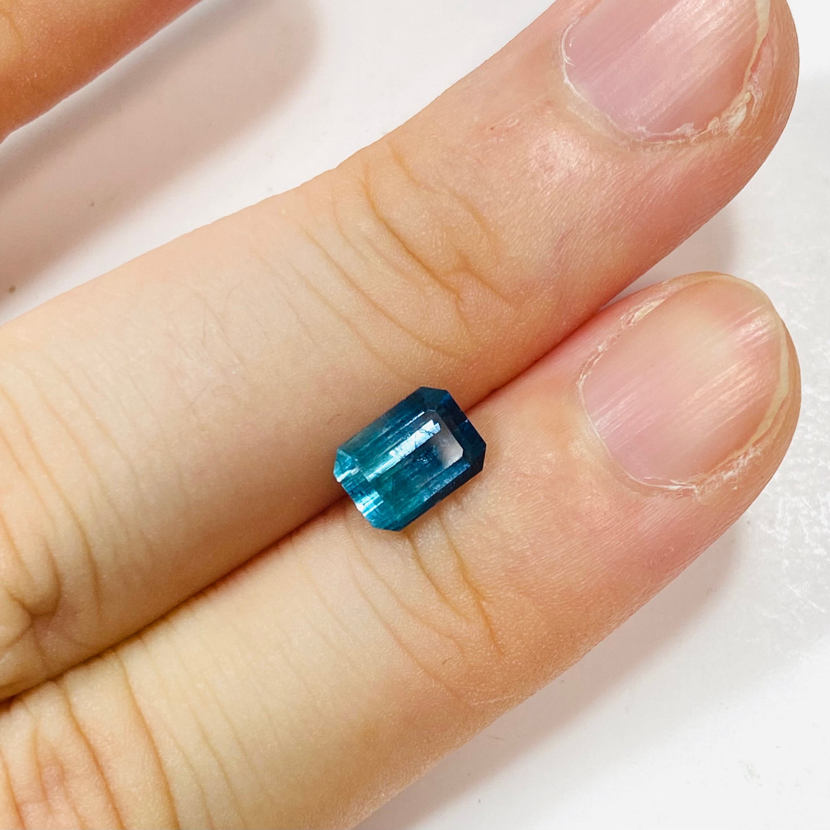 鮮やかで深い海　バイカラートルマリン