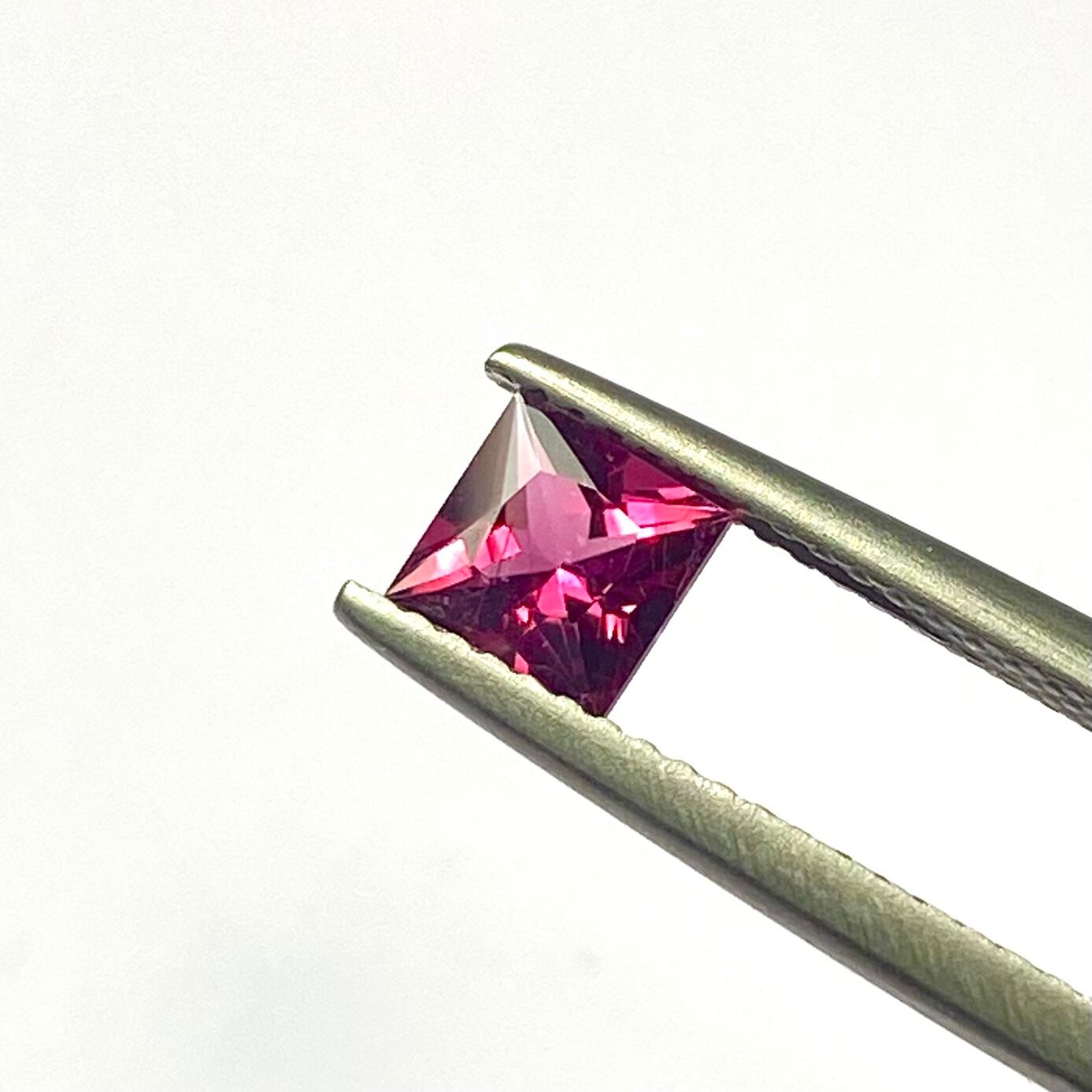 プリンセスカットの美しいピンクトルマリン