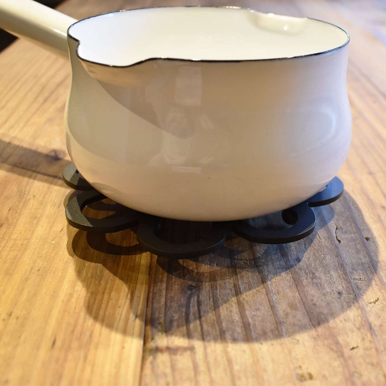 花型の鉄の鍋敷き 【Te-N001】 アイアン鍋敷き ポットマット 贈り物に