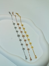 Daisy bracelet