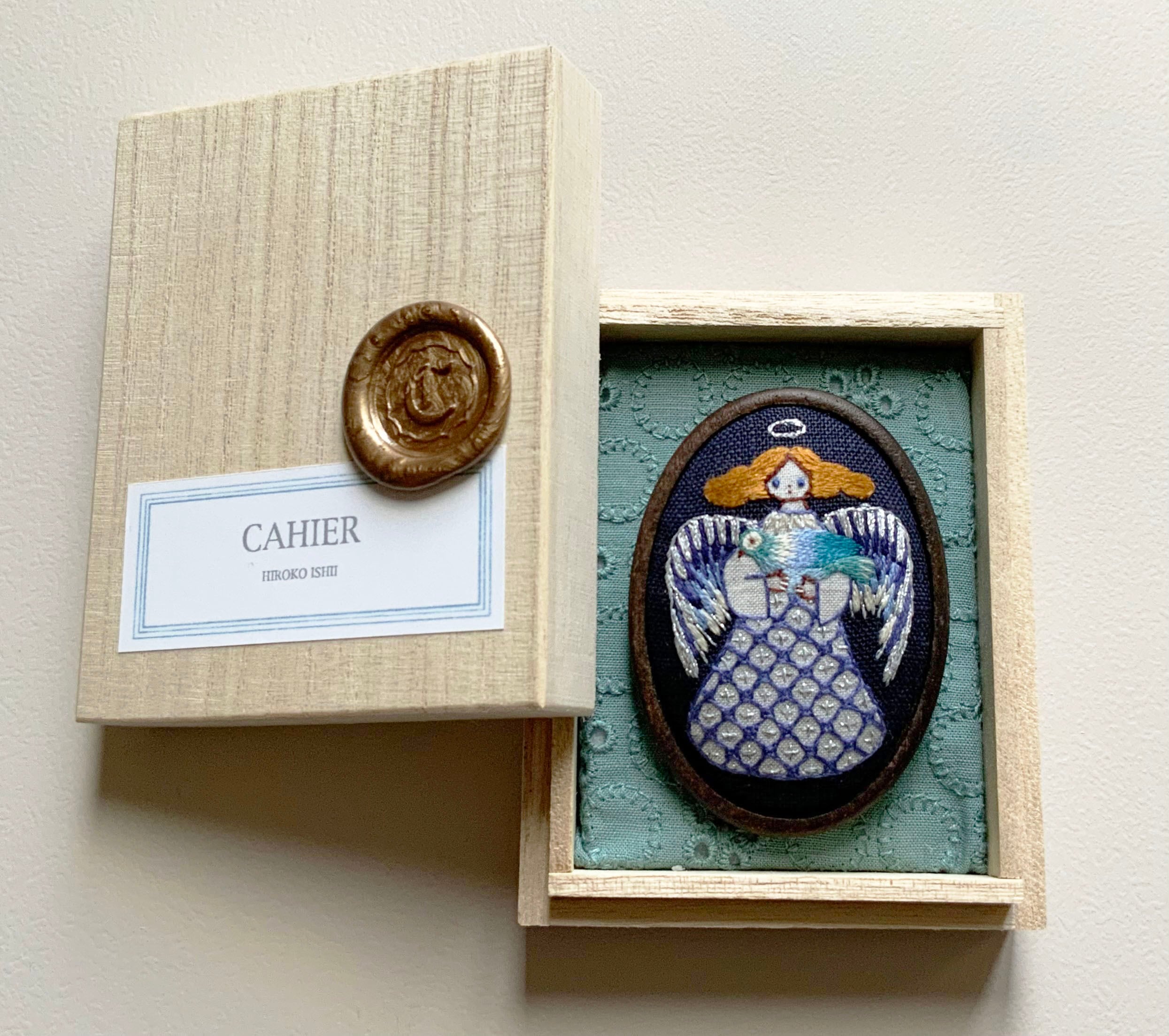 ブローチ「Angel hug」