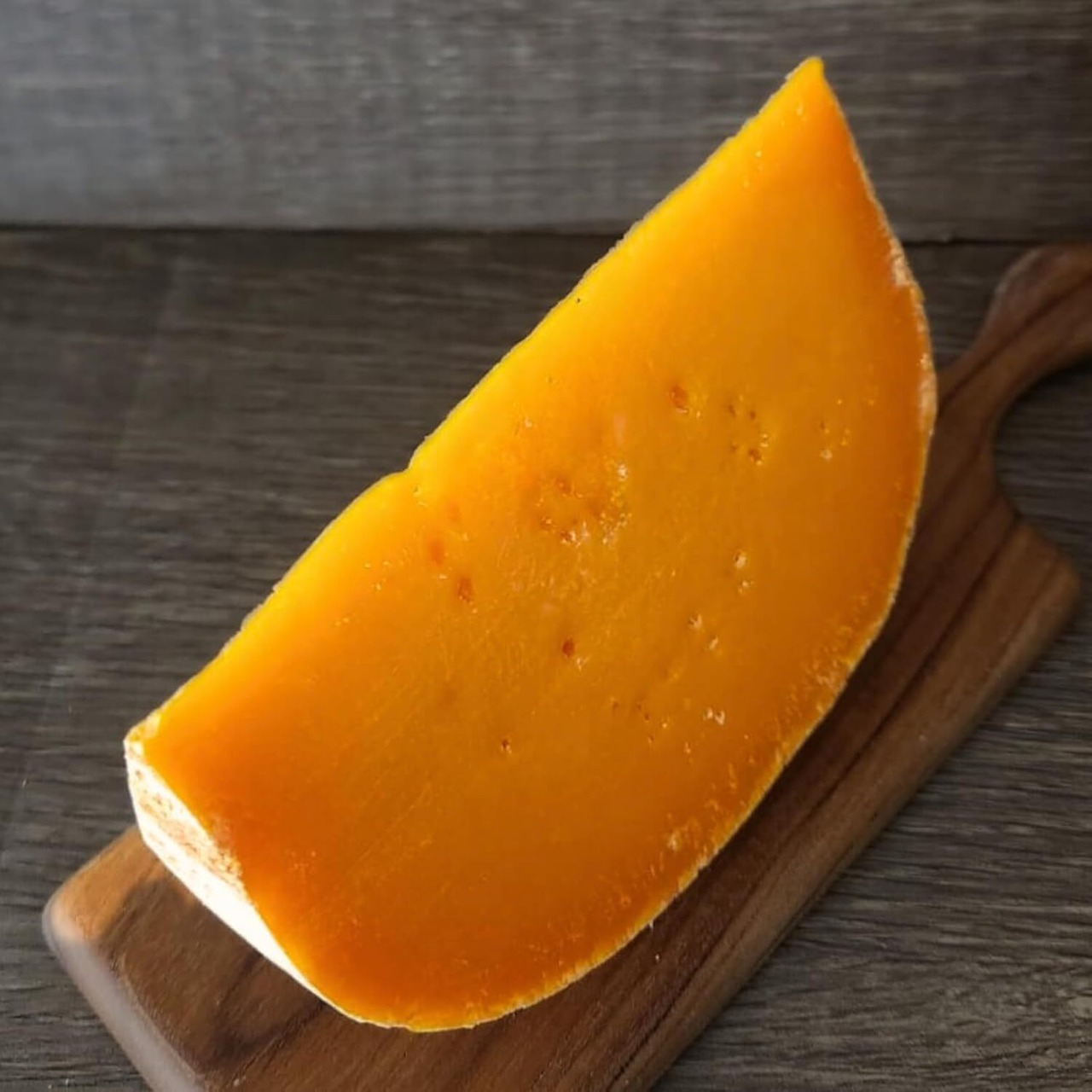 料理が変わる!フランス産 グラスフェッド ミモレット 12ヶ月熟成 削りたて粉チーズ Elevate Your Cooking! French Grassfed Mimolette – 12-Month Aged Grated Cheese (150g)