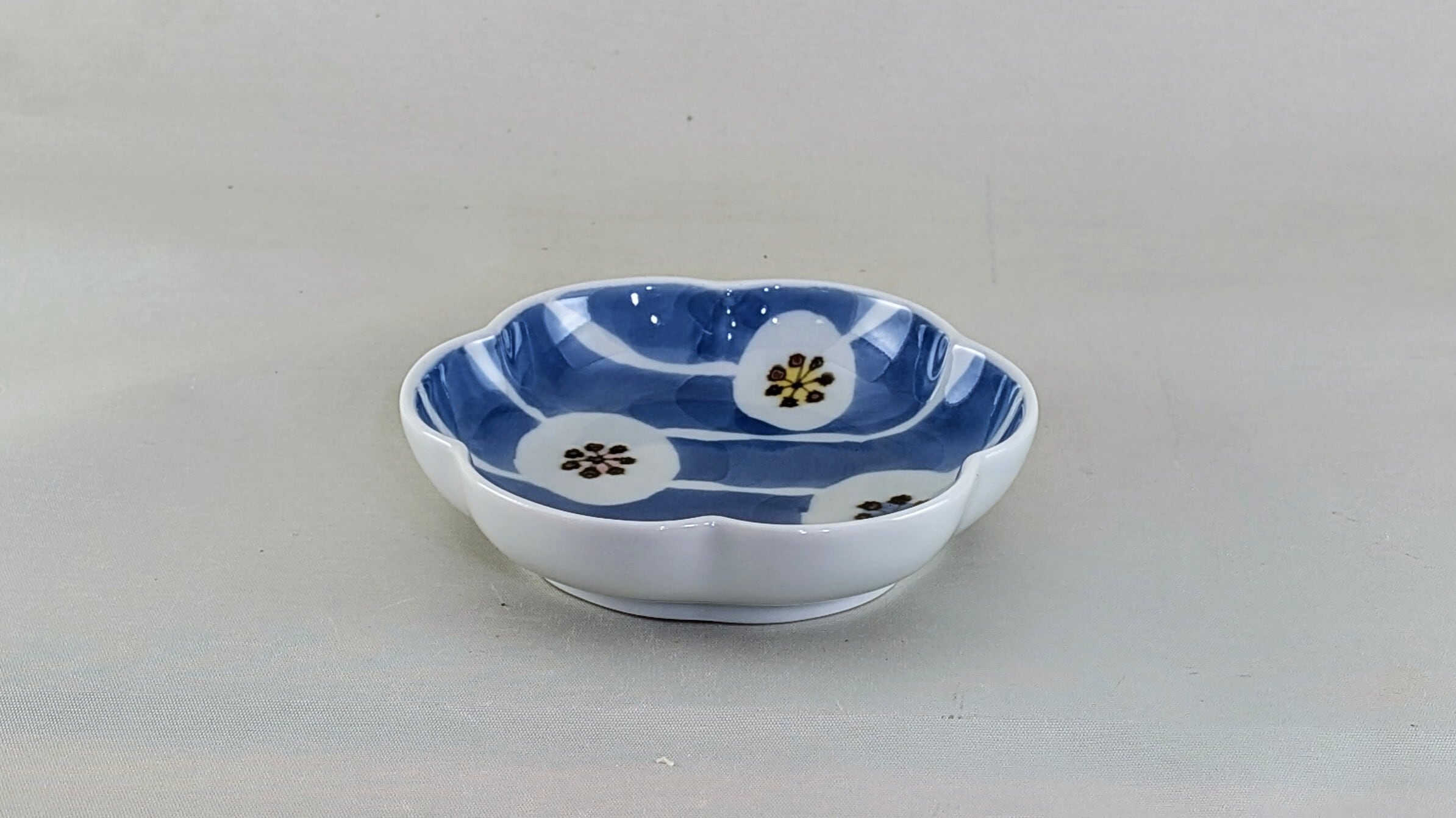 染付彩り輪の花(薄)小皿