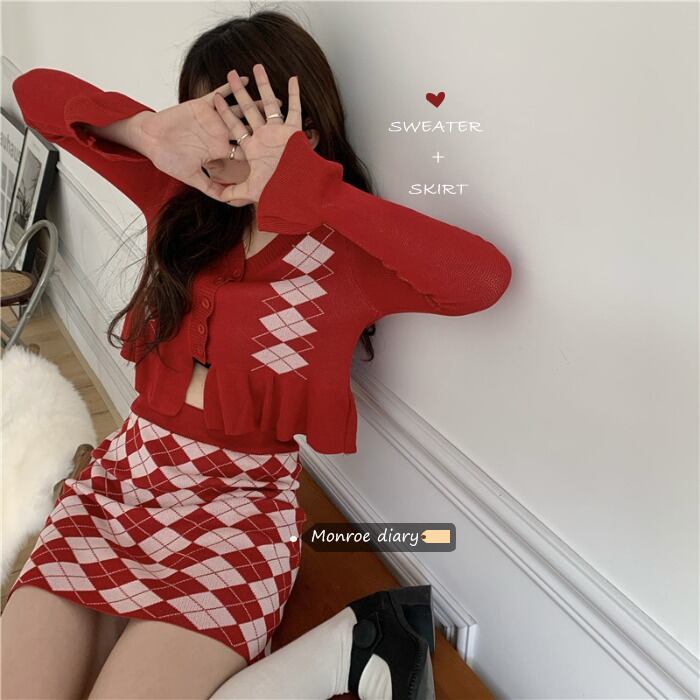 スタンダードスタイルレッドニットカーディガンルーズセーター ジャケット スプリングショートトップス レトロ 春物 モンロー24626336009