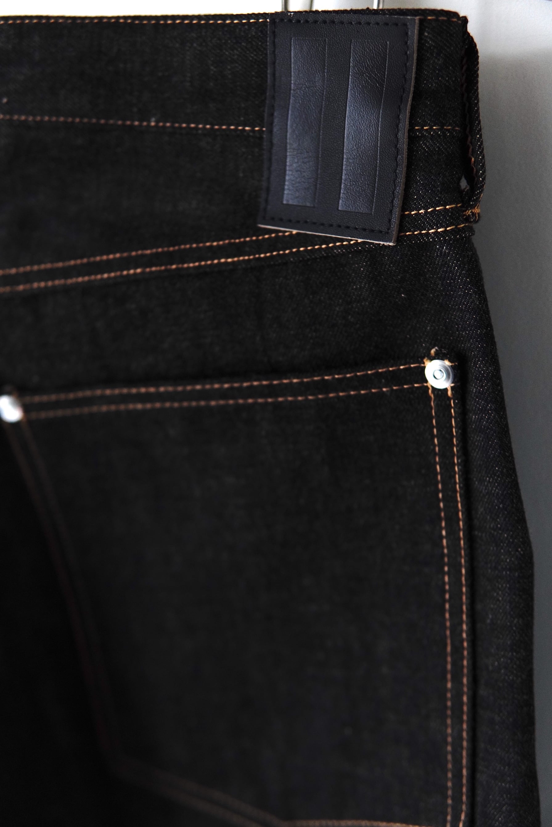 daisuke tanabe / coffee black denim trousers rigid | POETRY