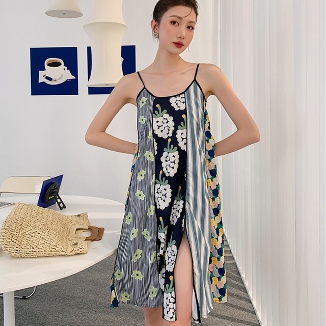 ワンピース レディース 送料無料 キャミソールワンピース ミディワンピース フレアワンピース 花柄 ストライプ ボーダー マルチカラ― 切り替え リゾート 海 夏 薄手 おしゃれ ナチュラル かわいい かっこいい こなれ感 スタイル 小顔見せ 着痩せ 体形カバー インスタ トレンド きれいめ エレガント オープンバック 背中開き ゆったり フレア  大人かわいい 上品 ホワイト お出かけ  旅行 サマードレス Vネック ギャザー シャーリング キャミワンピ レースドレープ シンプル ダブルストラップ