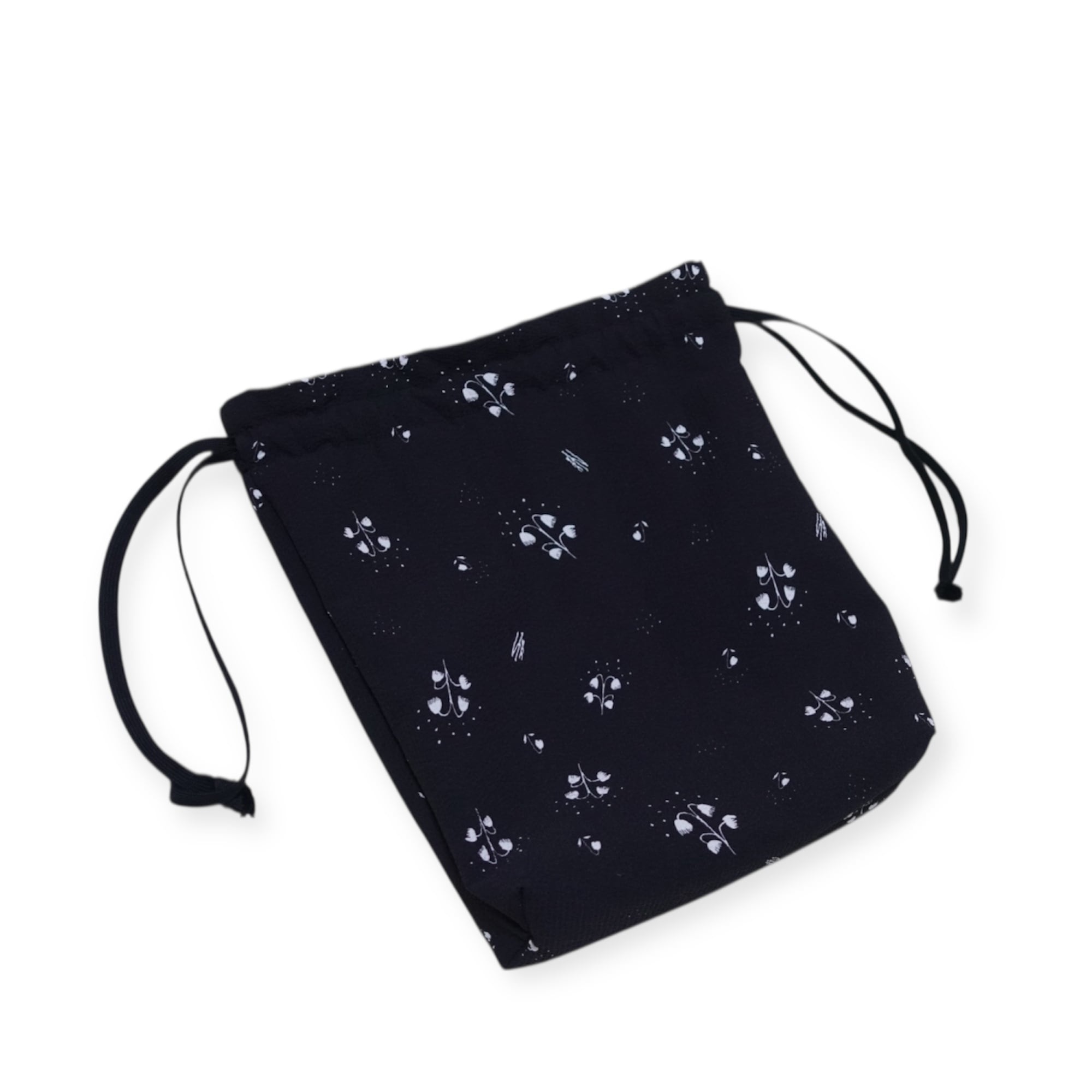 nana2277nana。パッチワークの巾着袋Mサイズ（すずらん＊黒地） suzuran drawstring 巾着 bag | -by RYOJI OBATA OFFICIAL STORE