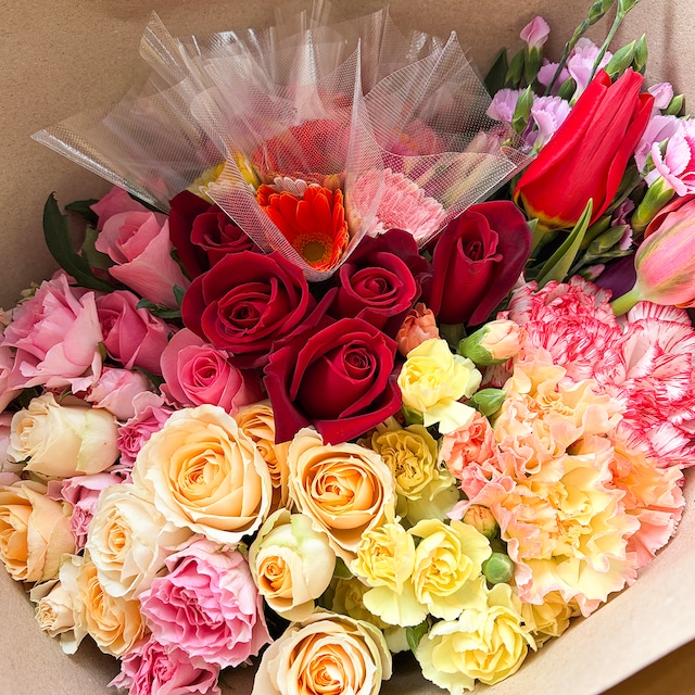 箱いっぱいのお花、届きます。｜スマフラおまかせ50本BOX｜おまかせ ロス花・規格外花セット｜切り花・生花〈フラワーロス削減〉