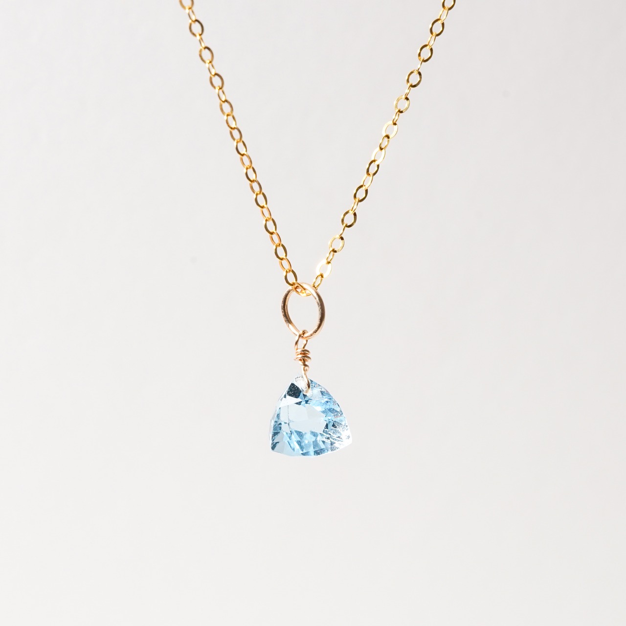 【スイスブルートパーズ】トライアングル 14kgfネックレス