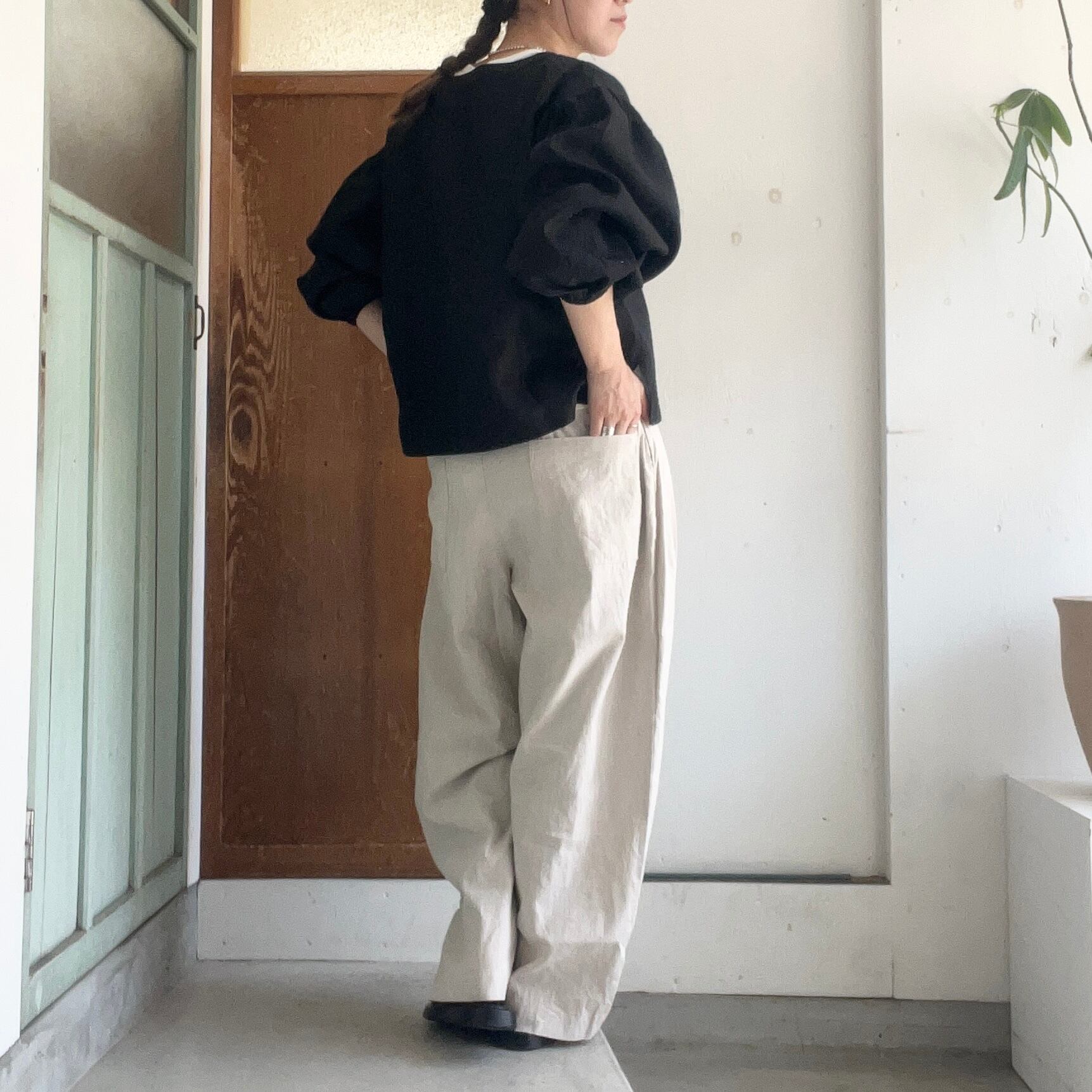 UNIVERSAL TISSU フレンチリネン サイドタックパンツ | T-Base-Life