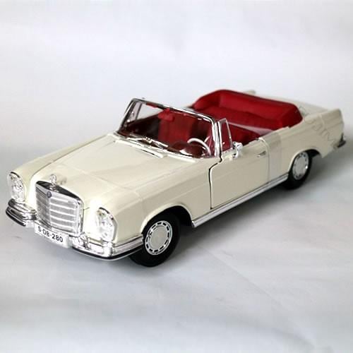 1967 MERCEDES BENZ 280SE 1/18 Maisto【全国送料無料】 | tsugai