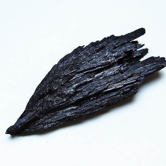 ブラック カイヤナイト 原石 一点物 171-7541