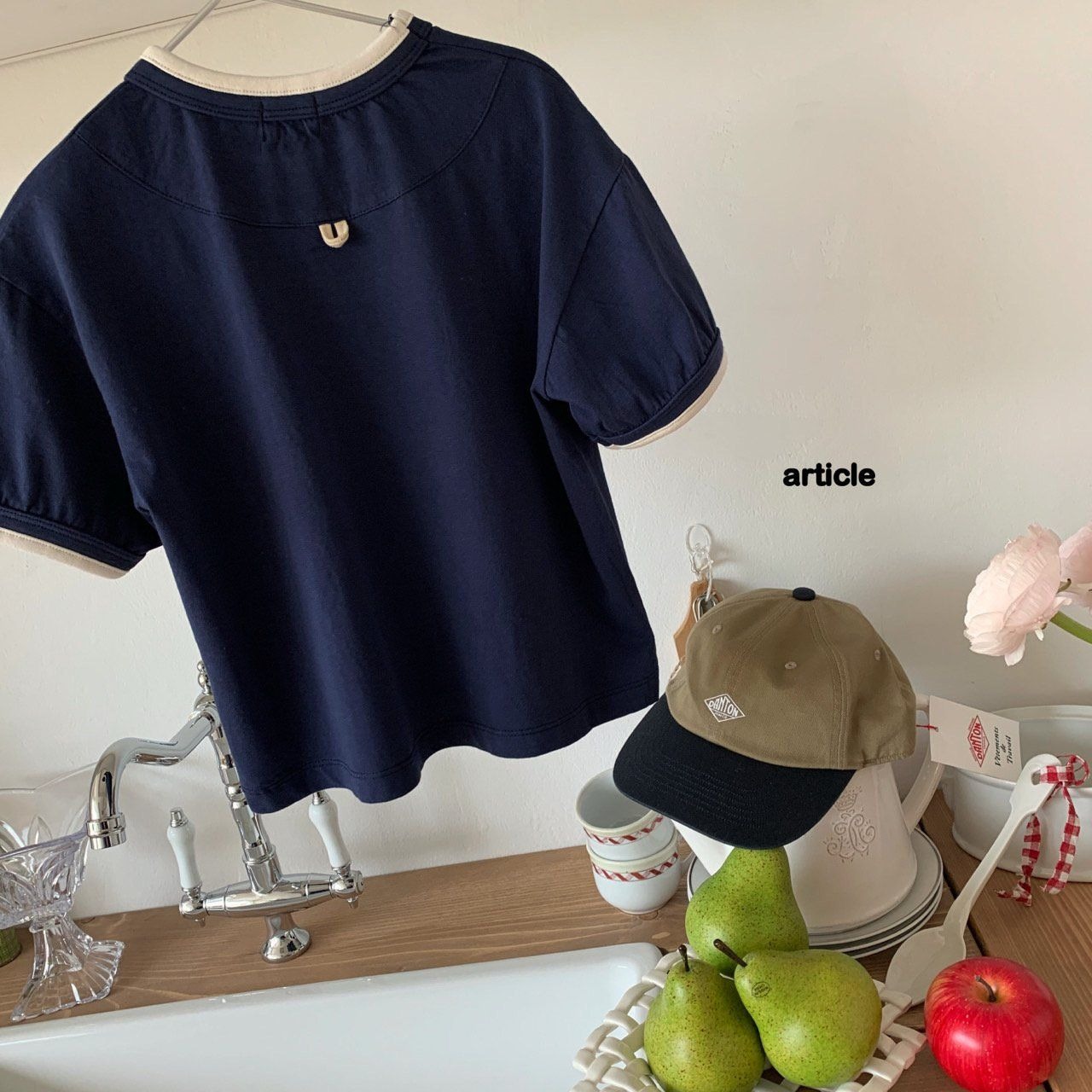 [article] Double-off needlepoint tee (JS/JM) / [아티클] 이중오프자수티 (JS/JM)