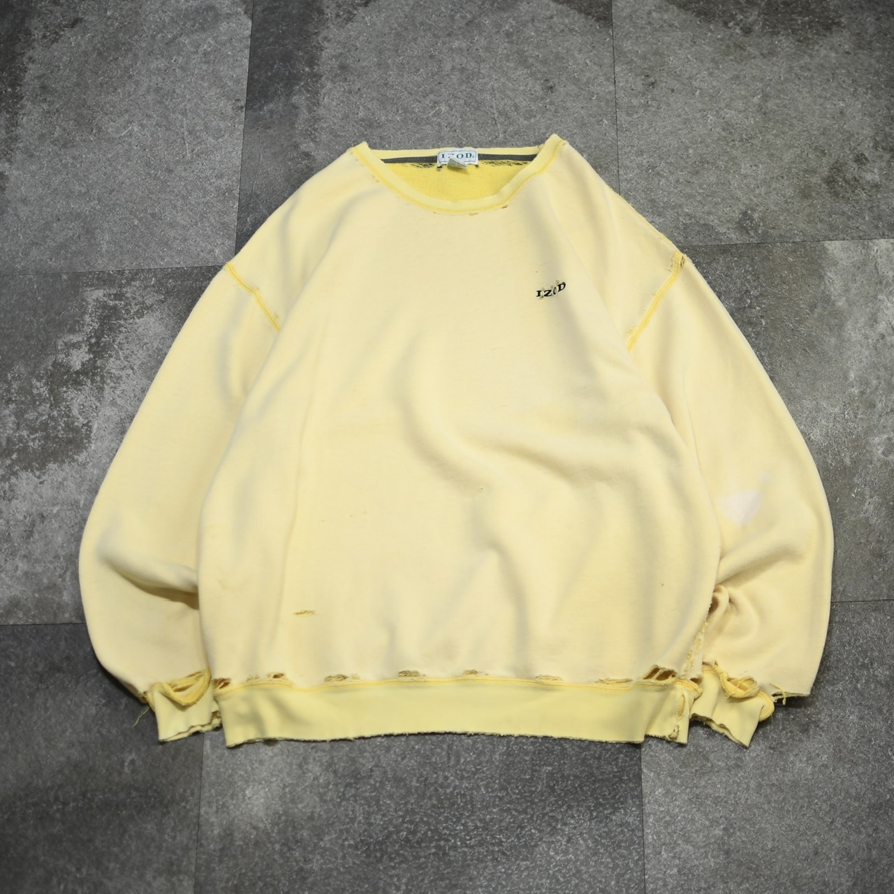 IZOD fade boro sweat yellow