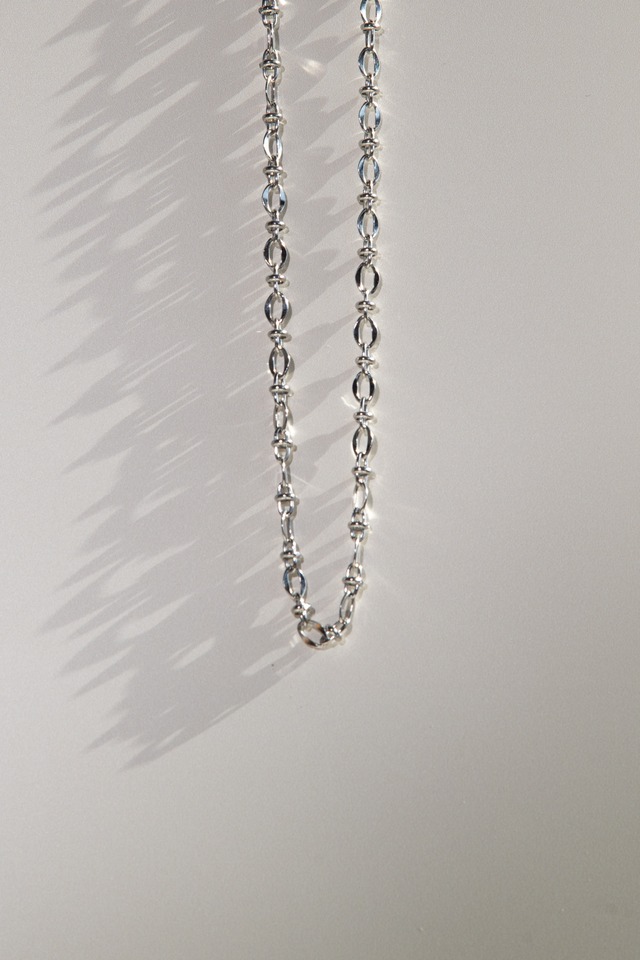 『花びらの勇姿』 petal  chain necklace