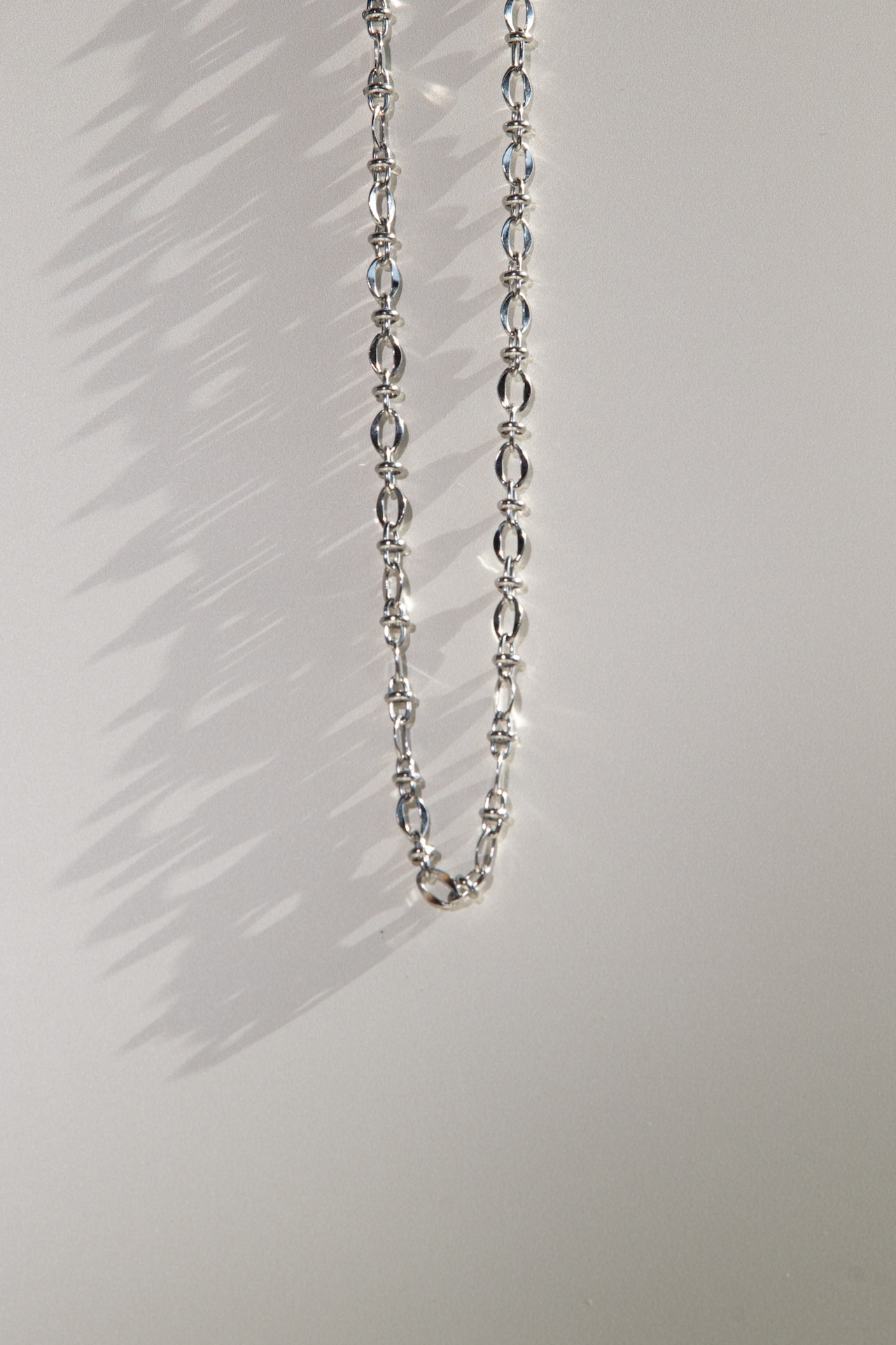 『花びらの勇姿』 petal chain necklace